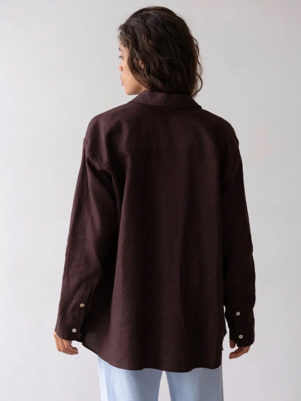 DONNI The Linen Relaxed Shirt in Espresso - Picture 6 of 9